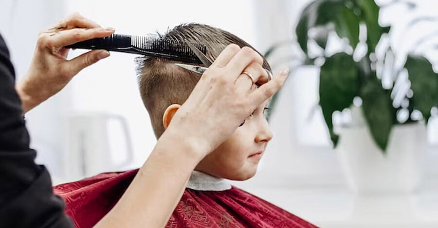 Corte de pelo gratis para niños y niñas en edad escolar