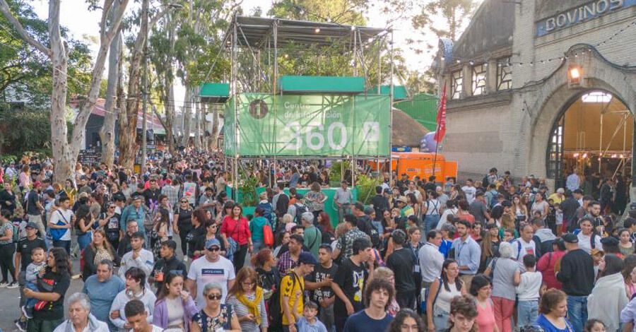 Puestos para la Feria de la Semana Criolla 2025