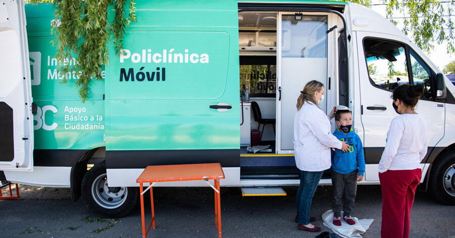 Policlínico móvil y móvil odontológico En el Teatro de Verano de Colón