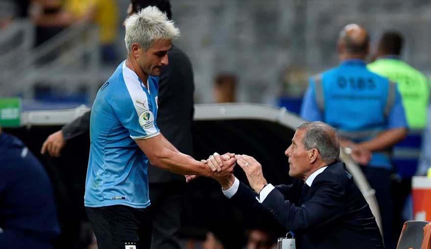uruguay vs ecuador copa america 2019 Nicolas Lodeiro saluda al maestro