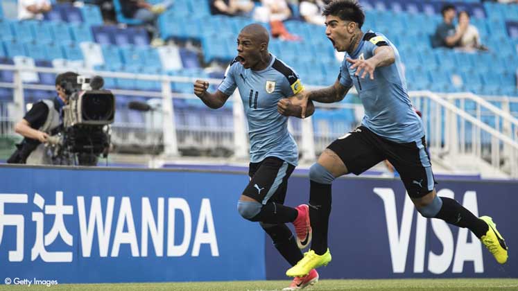 Uruguay vs Arabia festejo de la cruz